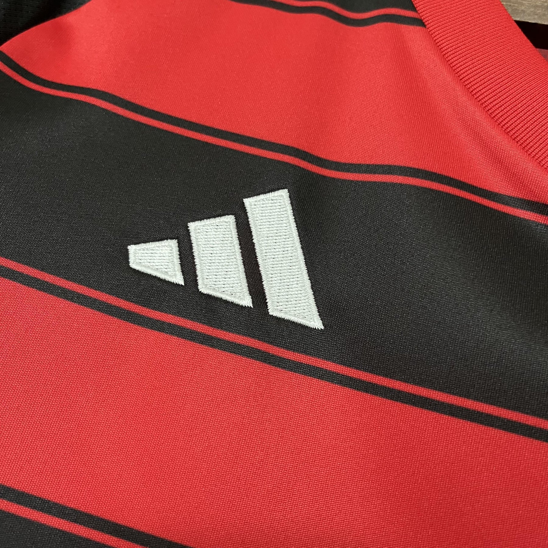 Camisa Flamengo Titular 25/26 - Feminina Baby Look Vermelha e Preta