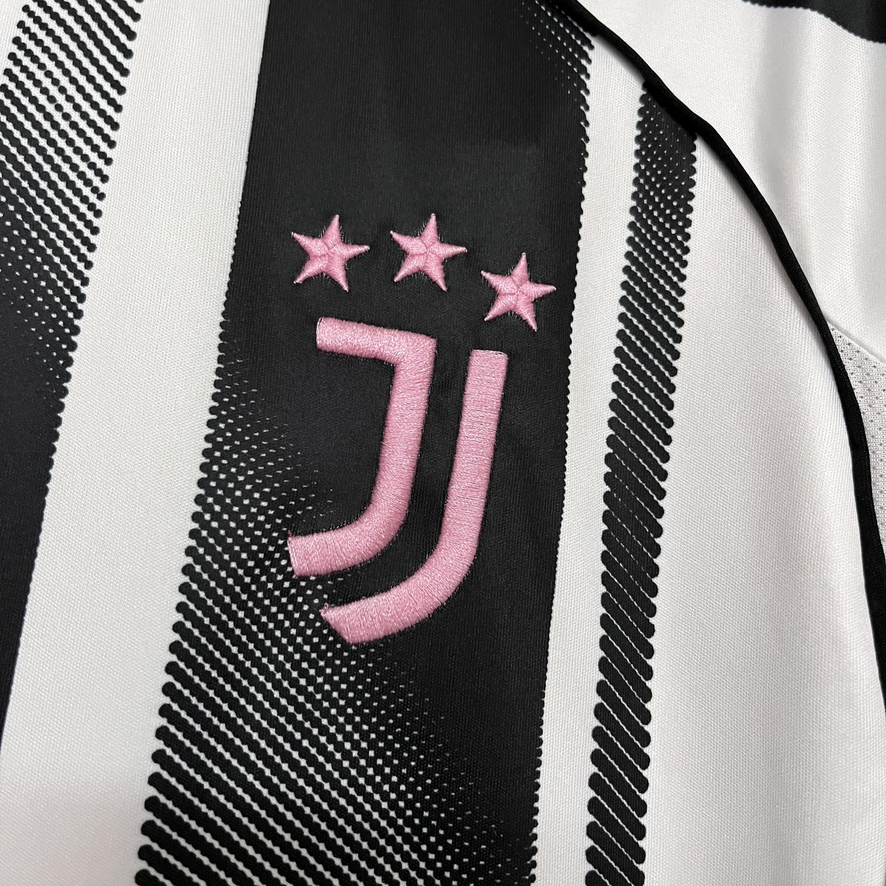 Camisa Juventus Titular 25/26 - Preto e Rosa