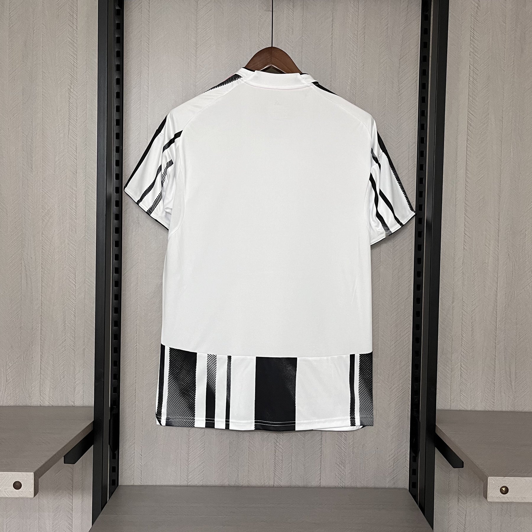Camisa Juventus Titular 25/26 - Preto e Rosa