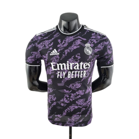 Camisa Real Madrid Clássico 22/23 Jogador Adidas Masculina - Preta e Roxa