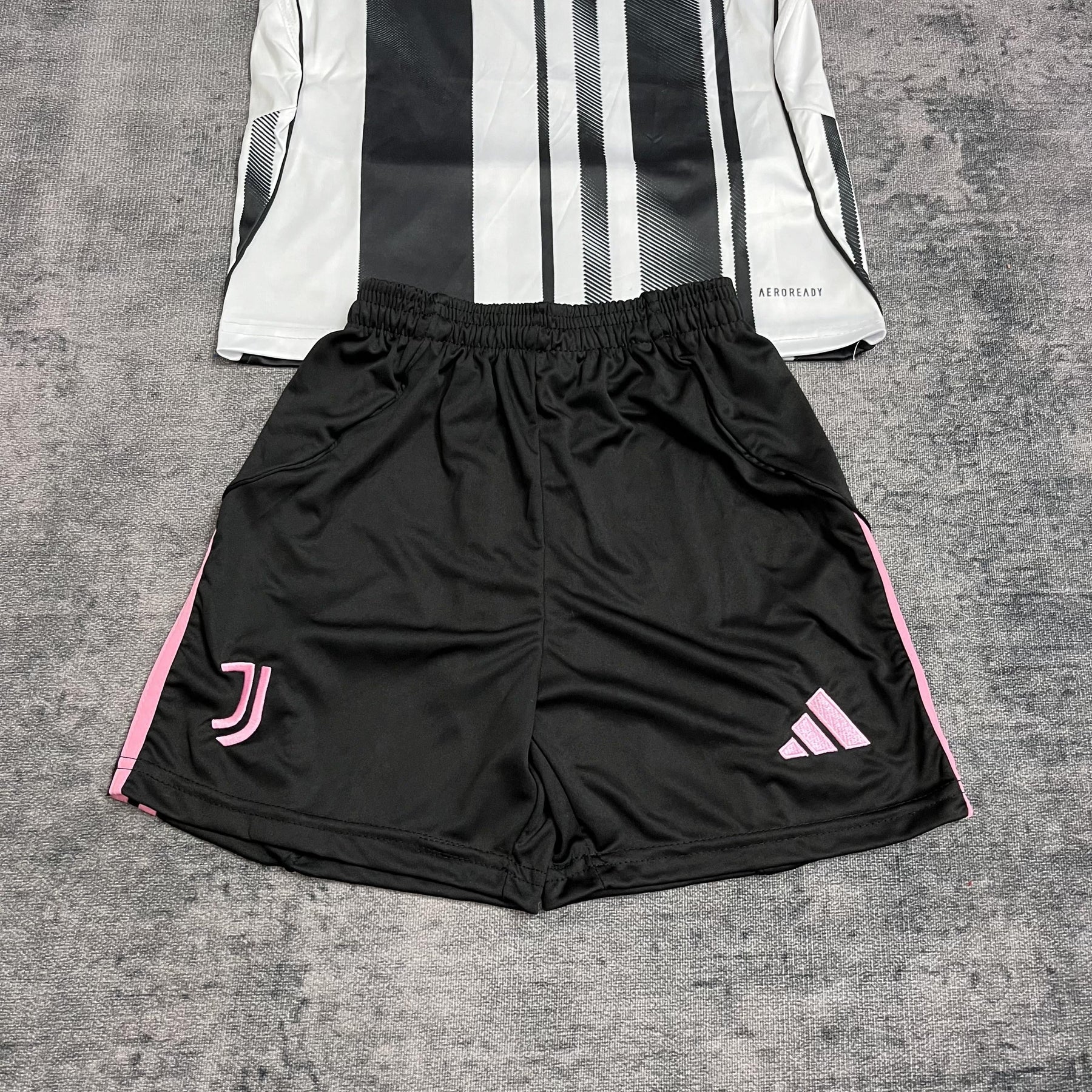 Conjunto Infantil Juventus Titular 25/26 - Preto e Rosa