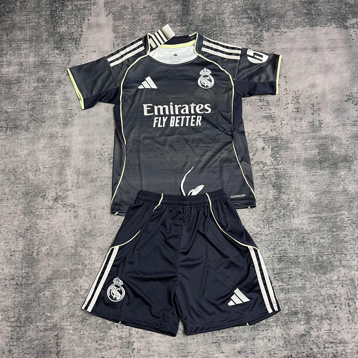 Conjunto Infantil Real Madrid Fora 25/26 - Cinza