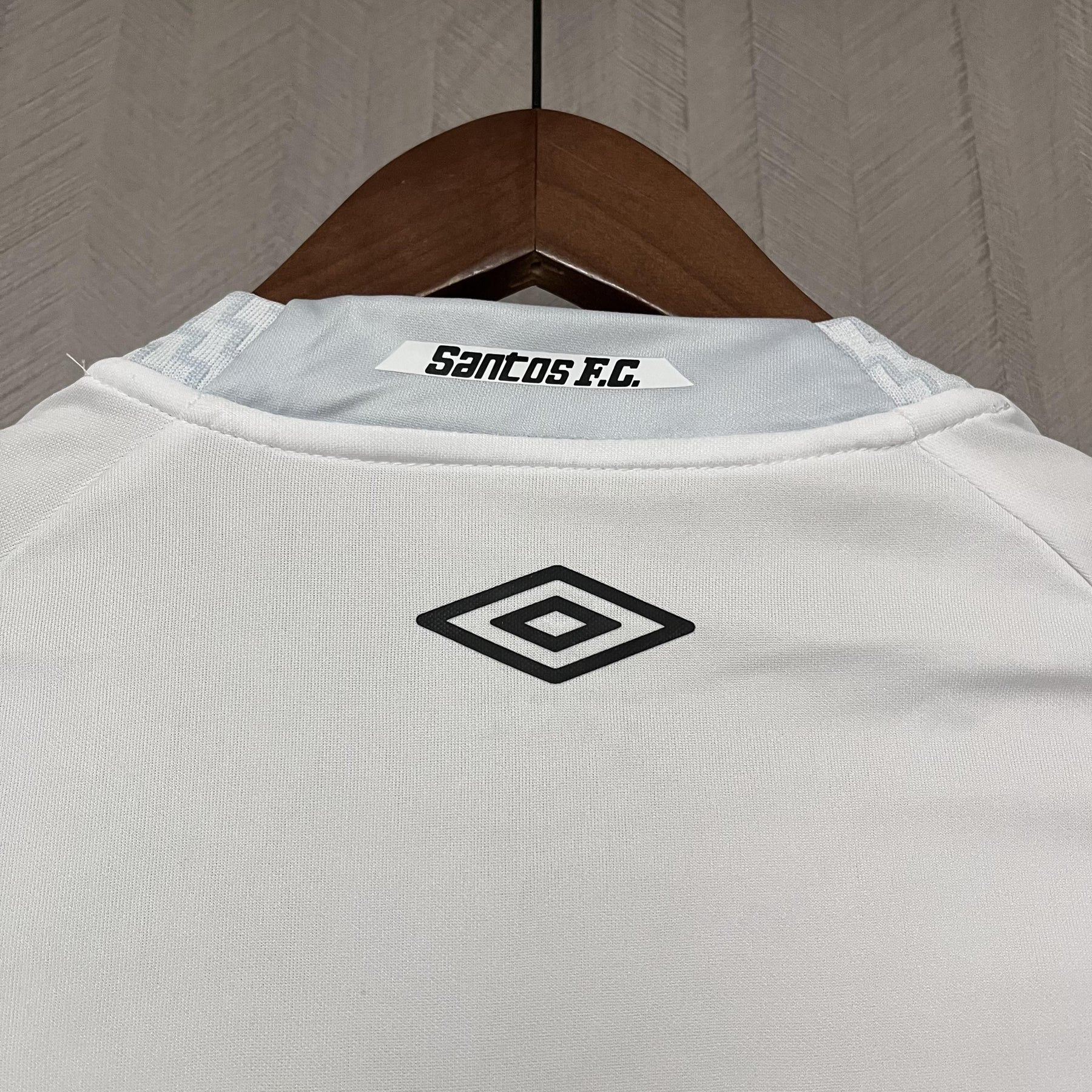 Camisa Santos Titular 25/26 - Versão Feminina Baby Look