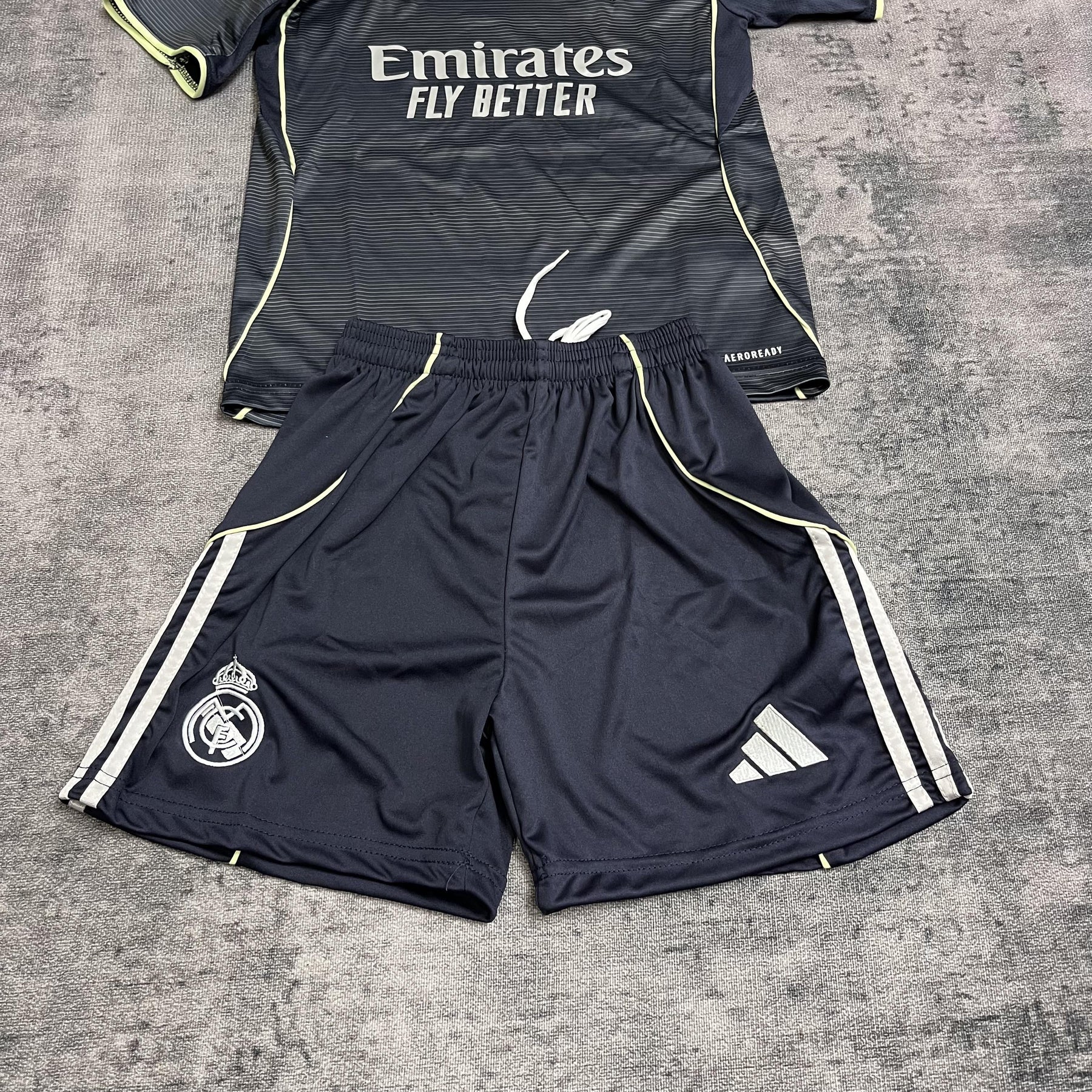 Conjunto Infantil Real Madrid Fora 25/26 - Cinza