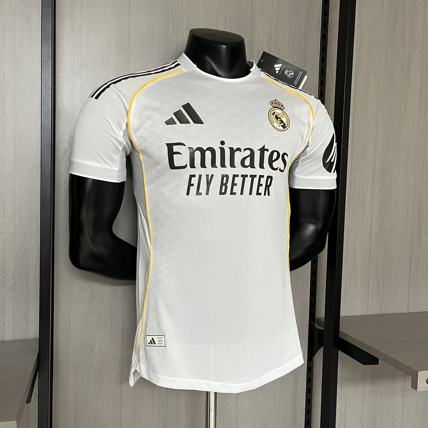 Camisa Real Madrid Titular 2025/26 - Versão Jogador Branco e Dourado
