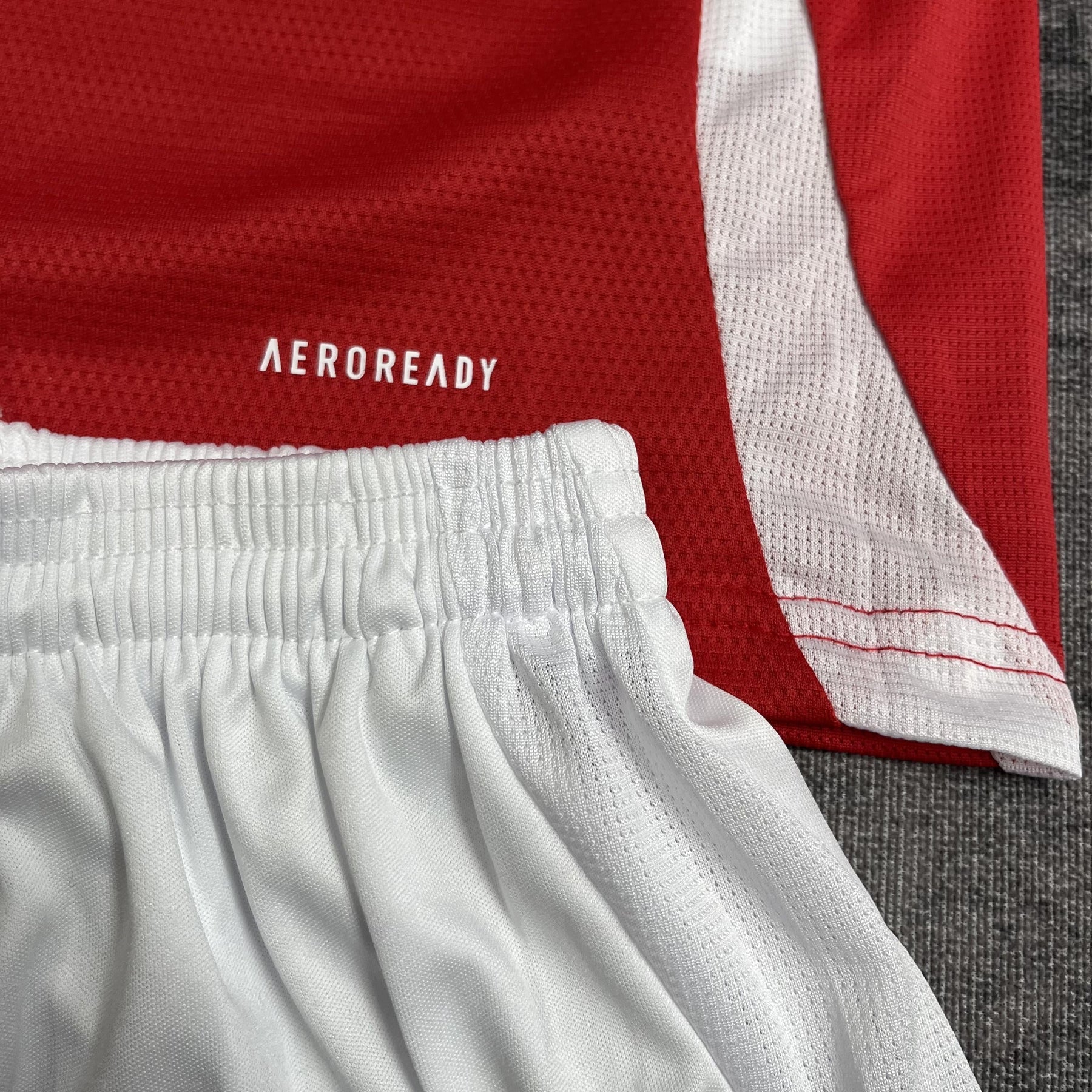 Conjunto Infantil Internacional Titular 2025/26 - Vermelho e Branco